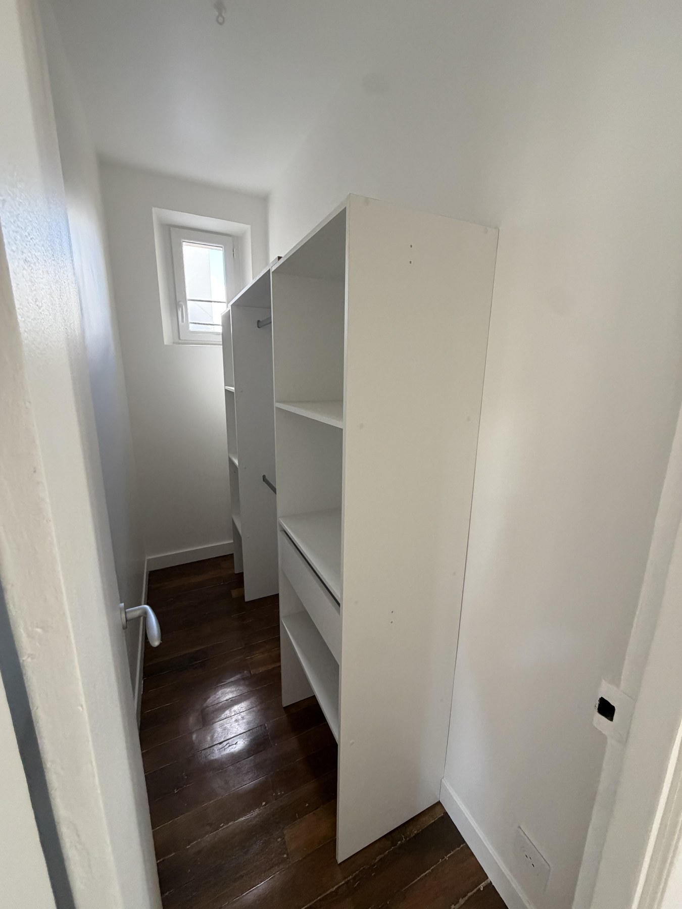 Dégagement et rangement — appartement rue Fondary